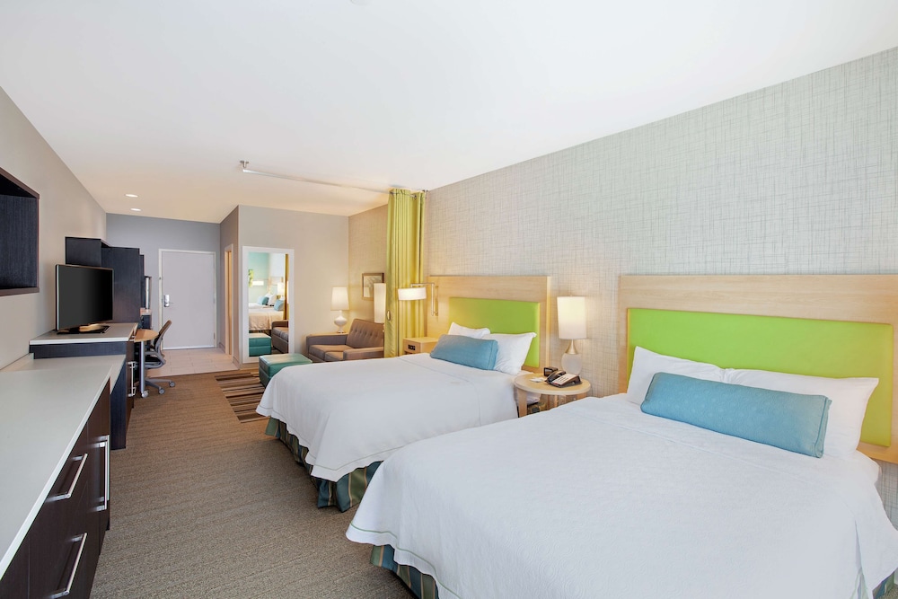 Premium Studio, 2 Queen Beds, Non Smoking photo 1