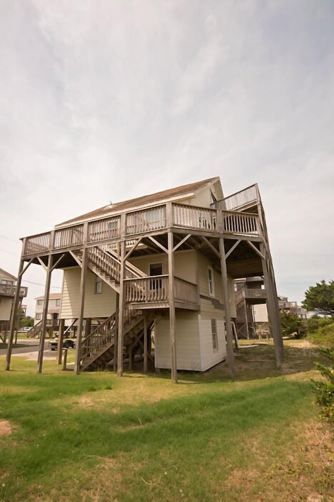 89 – Oceanfront 3 Story Cottage photo 1