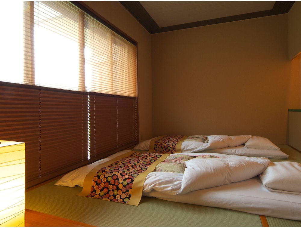 Japanese Style Standard Twin Room thumbnail 5