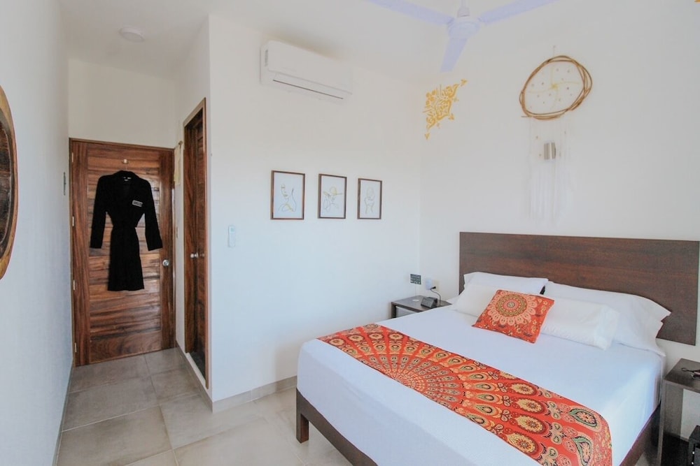 Comfort Room, 1 Queen Bed