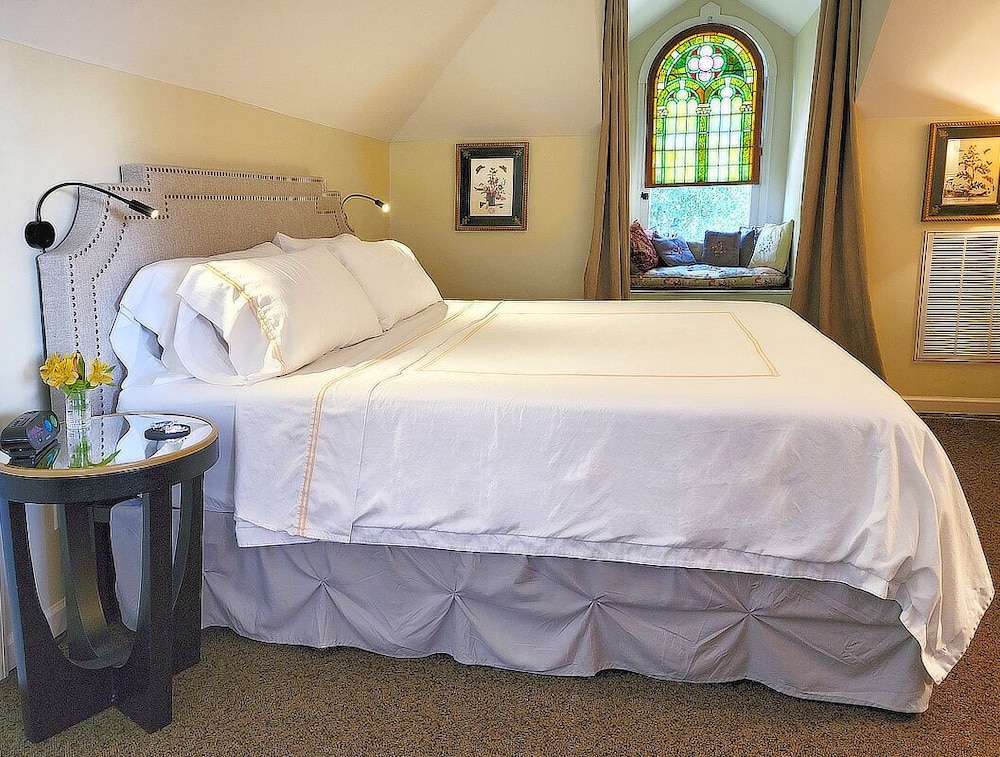 Premium Suite, 1 King Bed, Kitchen (Turner Loft, 3rd Floor Walk-up)