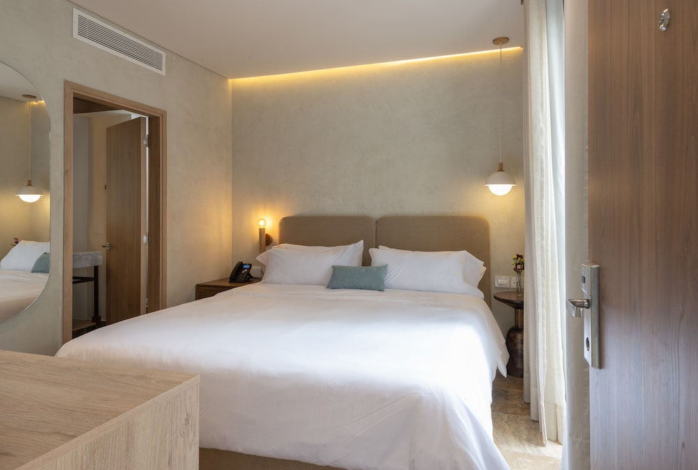 Standard Double Room - Photo 2