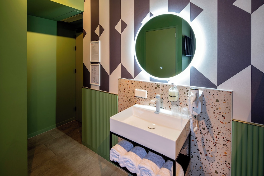Quadruple Room, Private Bathroom photo 3
