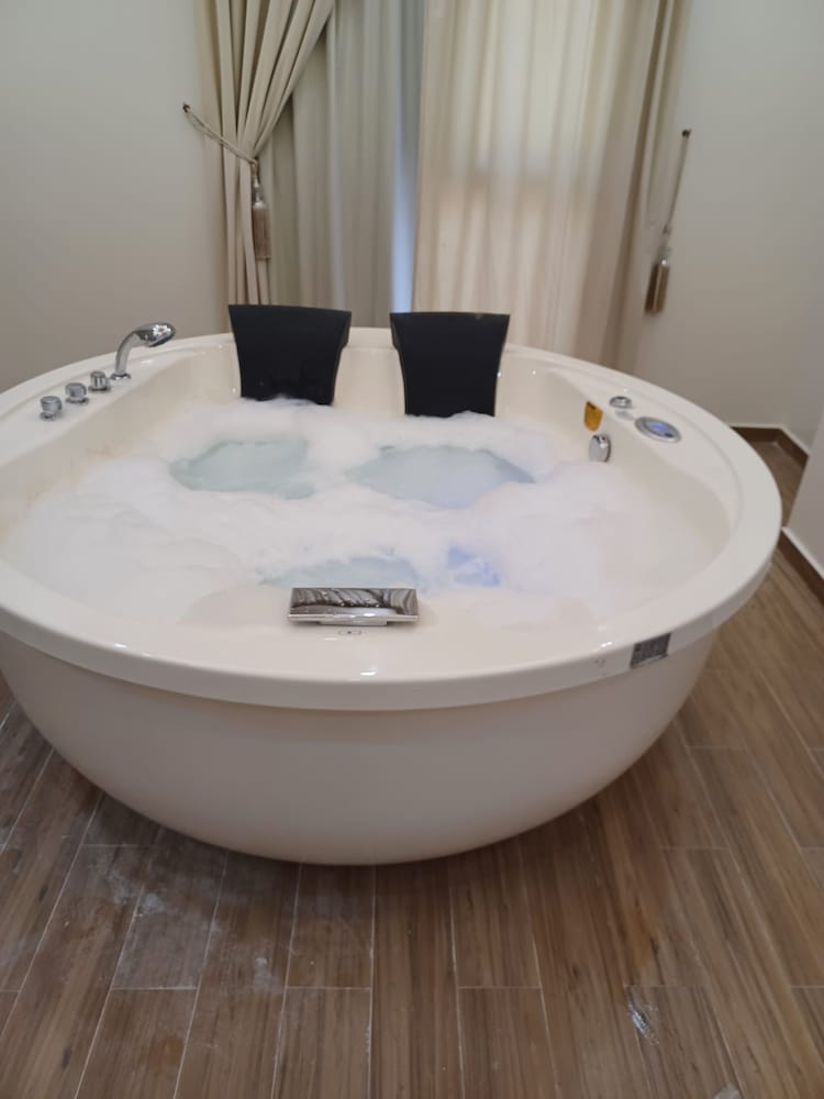 Honeymoon Suite photo 1