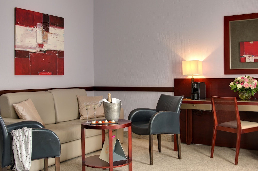 Comfort Suite photo 3
