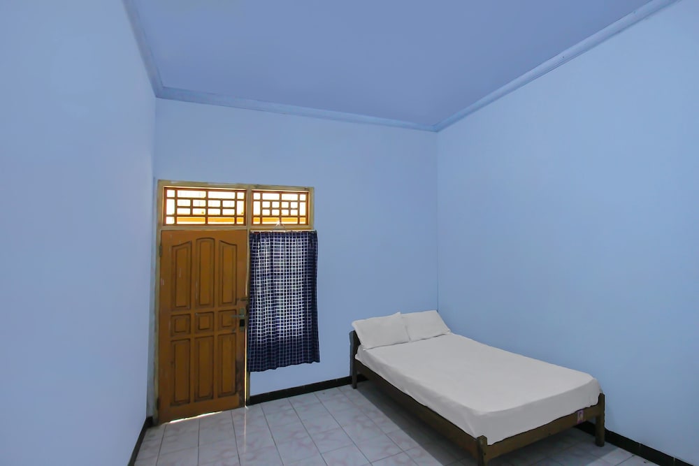 Economy Double Room - Photo 10