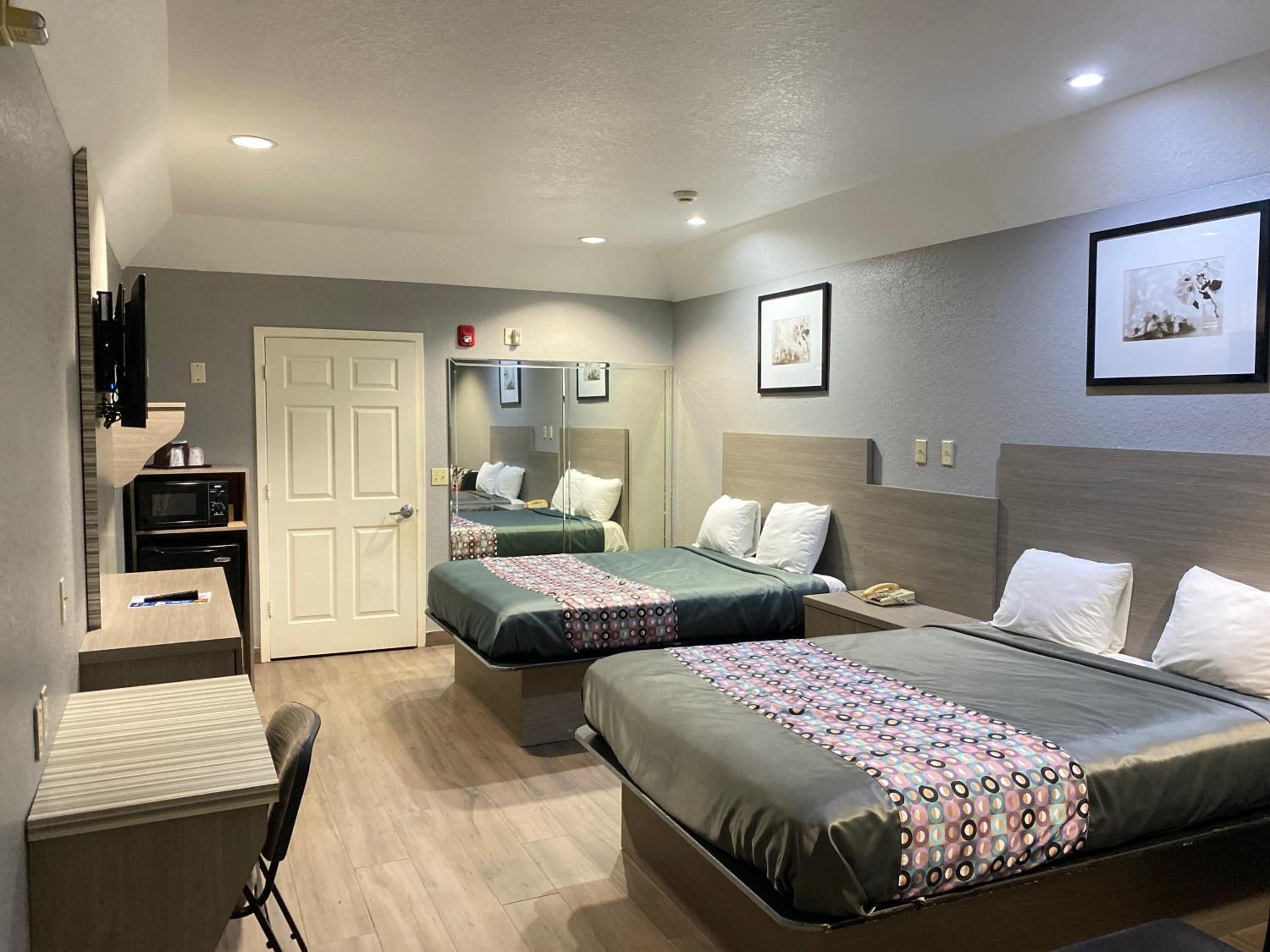 Queen Suite with Two Queen Beds - Photo 1