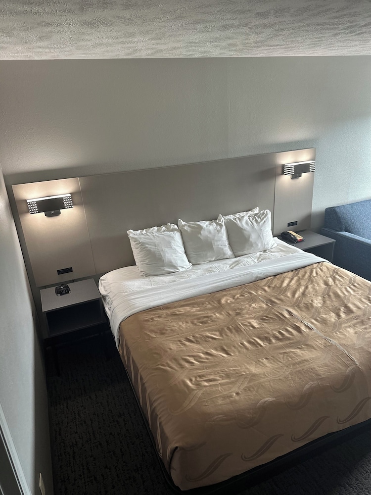 Suite, 1 King Bed with Sofa bed, Non Smoking - Photo 4
