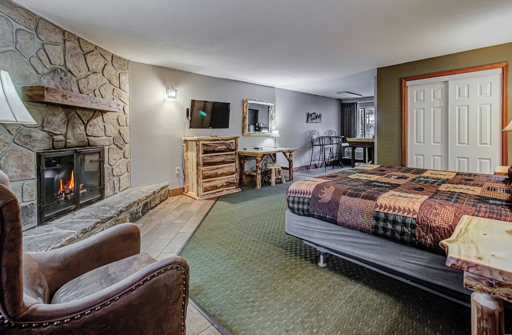 Honeymoon Suite - Photo 7