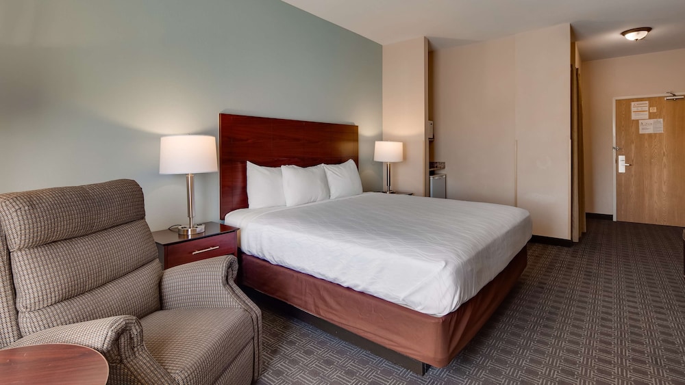 Standard Room, 1 King Bed, Accessible, Bathtub photo 1