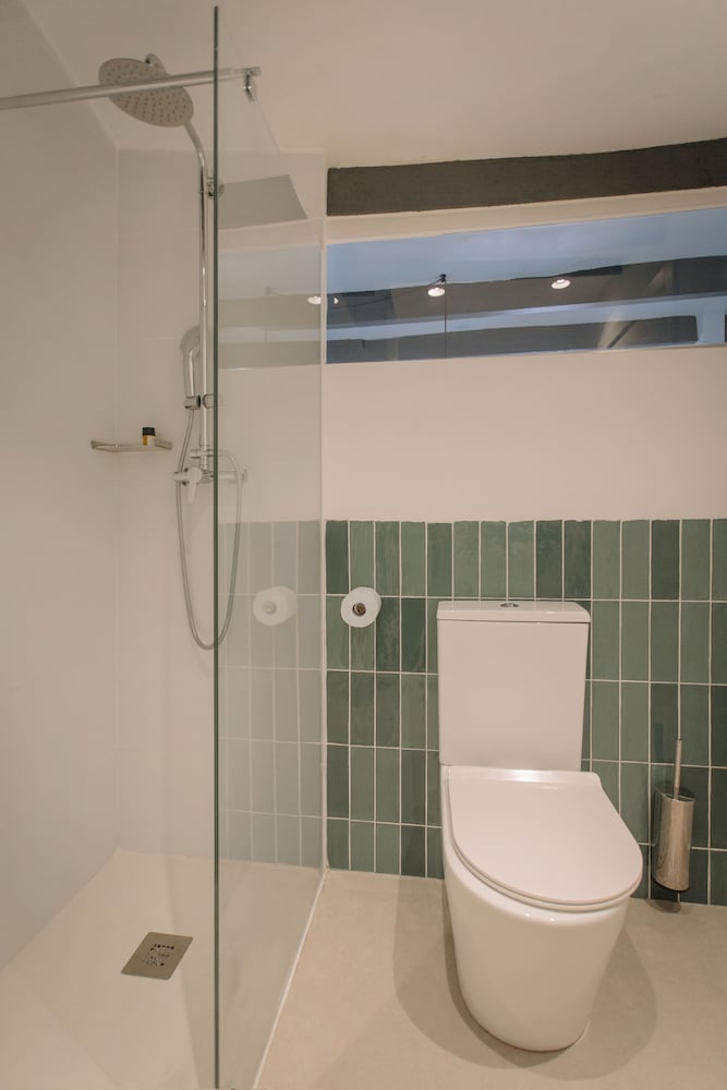Studio, Ensuite - Photo 22