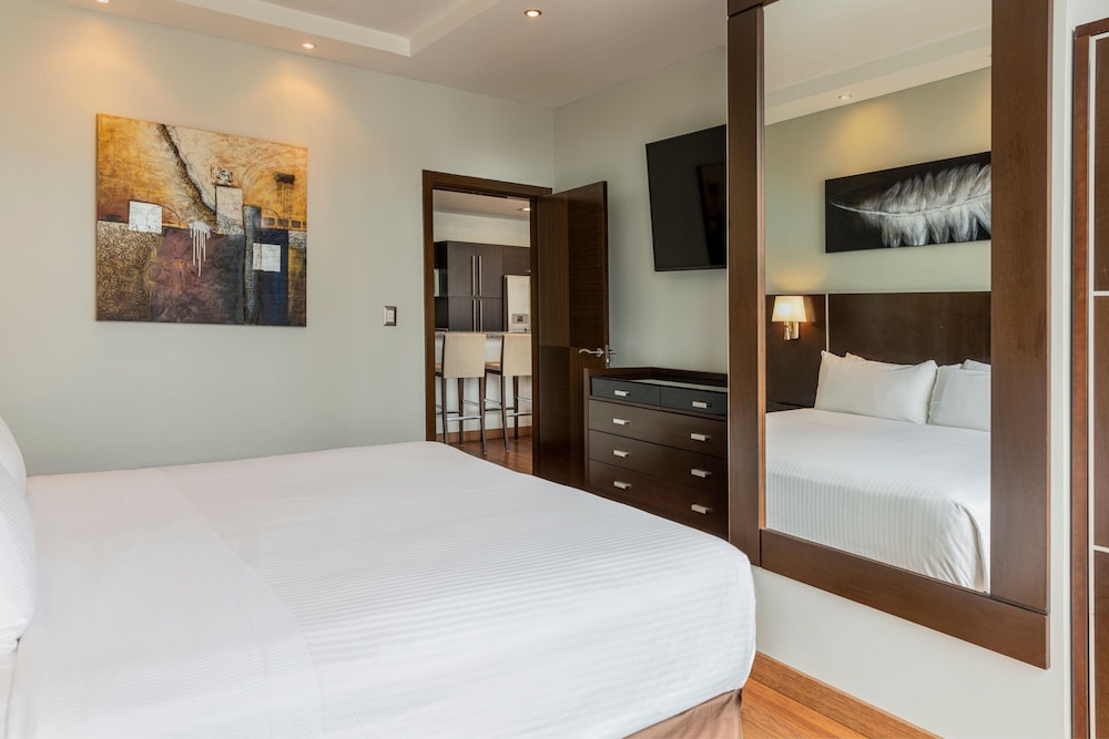 Suite, 2 Bedrooms - Photo 4