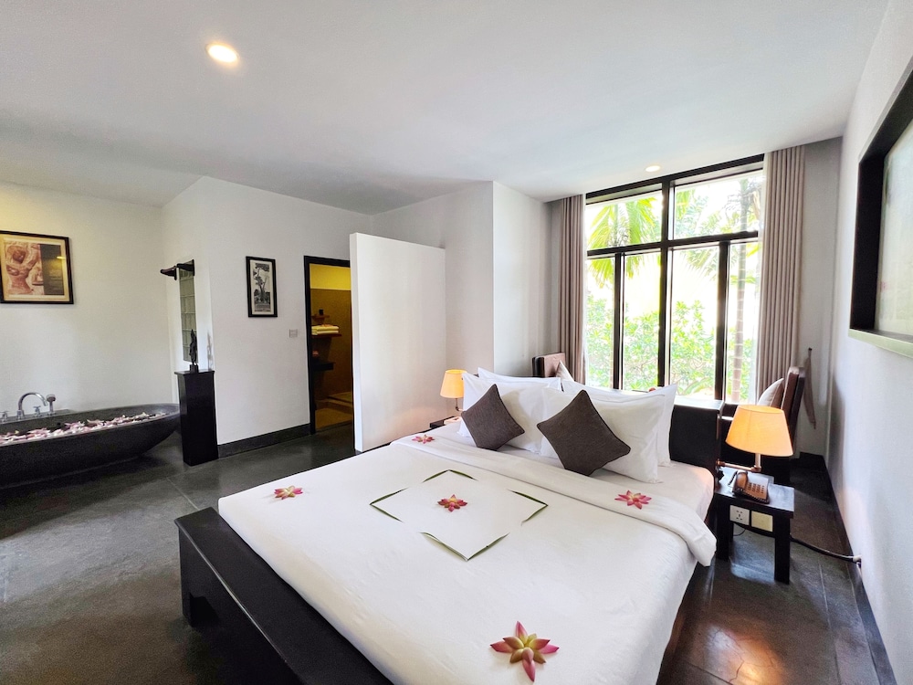 Deluxe Double Room, Balcony, Pool View