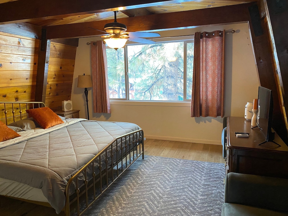 Cabin, Multiple Beds, Patio, Mountain View photo 2