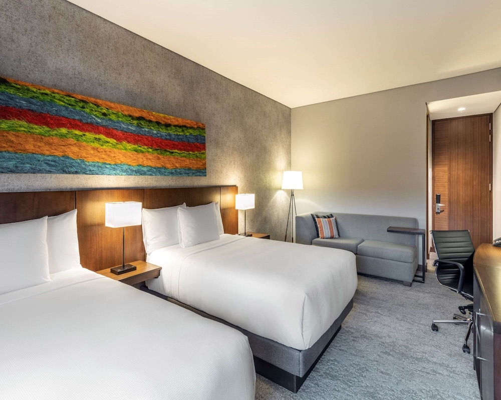 Deluxe Room, Multiple Beds (High Floor) - Photo 2