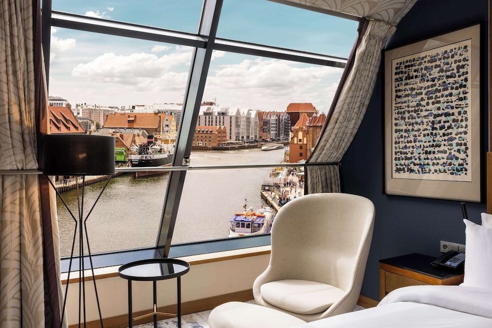 Deluxe Room, 1 King Bed with Sofa bed, River View - Photo 7