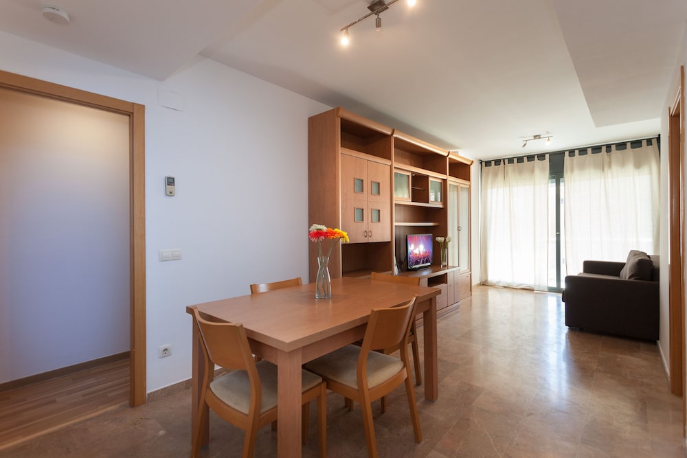 Gran Apartamento, 4 habitaciones (2 Avenida Blanes)