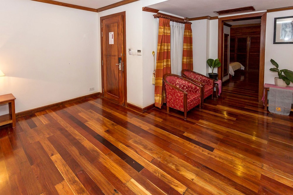 Family Room - Photo 5