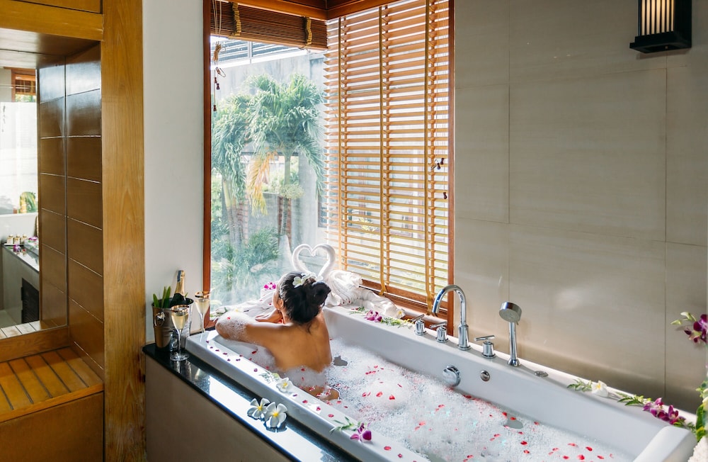 Grand Thai with Natural Ocean View & Spa Bath - Photo 12