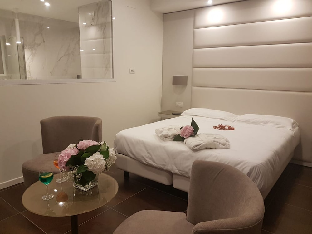 Classic Quadruple Room - Photo 1