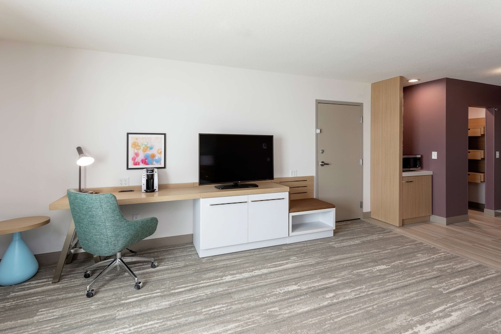 Room, 2 Queen Beds, Accessible, Bathtub - Photo 2