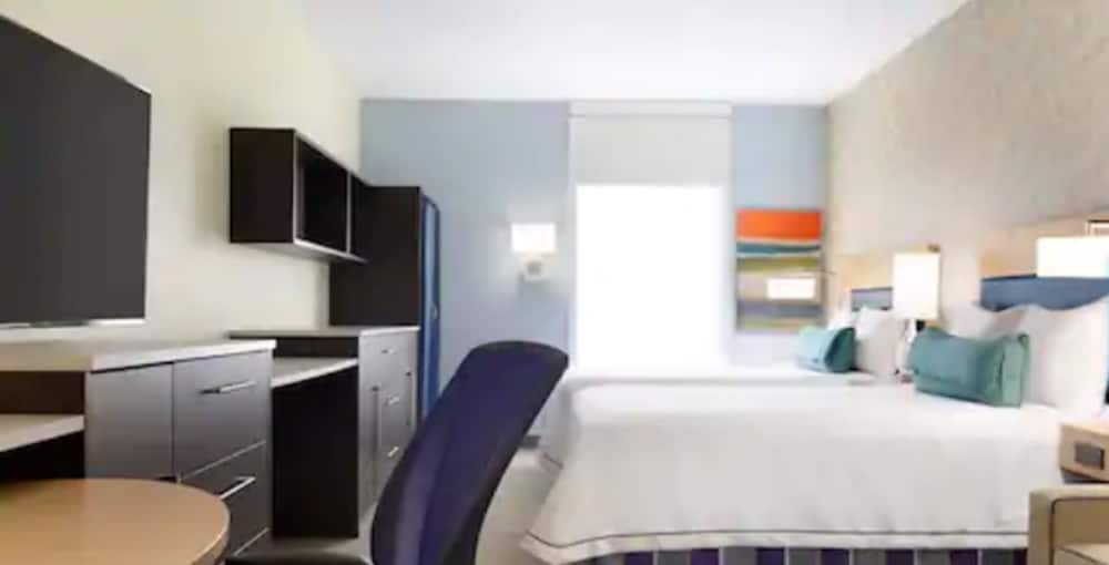 Premium Studio, 2 Queen Beds, Accessible (Hearing)