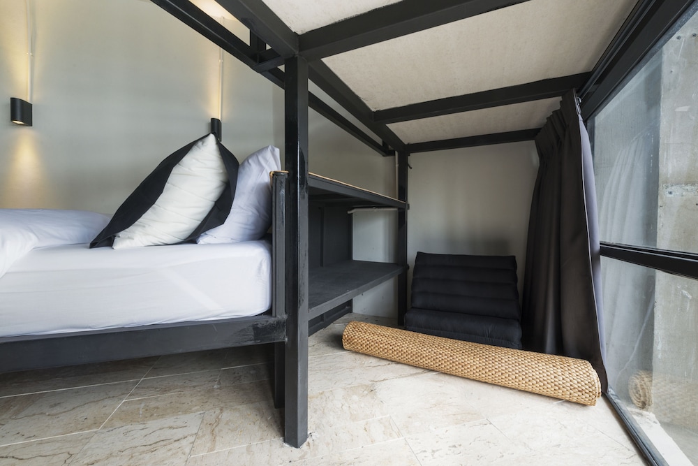 Family Cabin, Multiple Beds, Private Bathroom photo 3