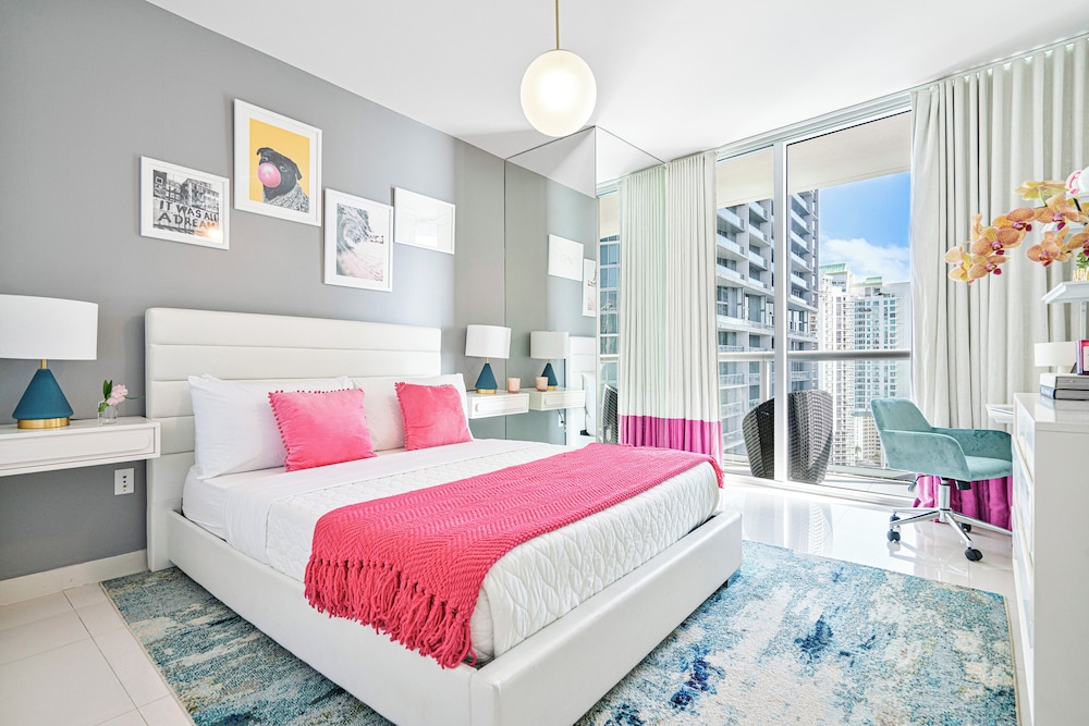 Boutique Corner Apart, 2/2, Sofa Bed, Ocean View, Balcony2710