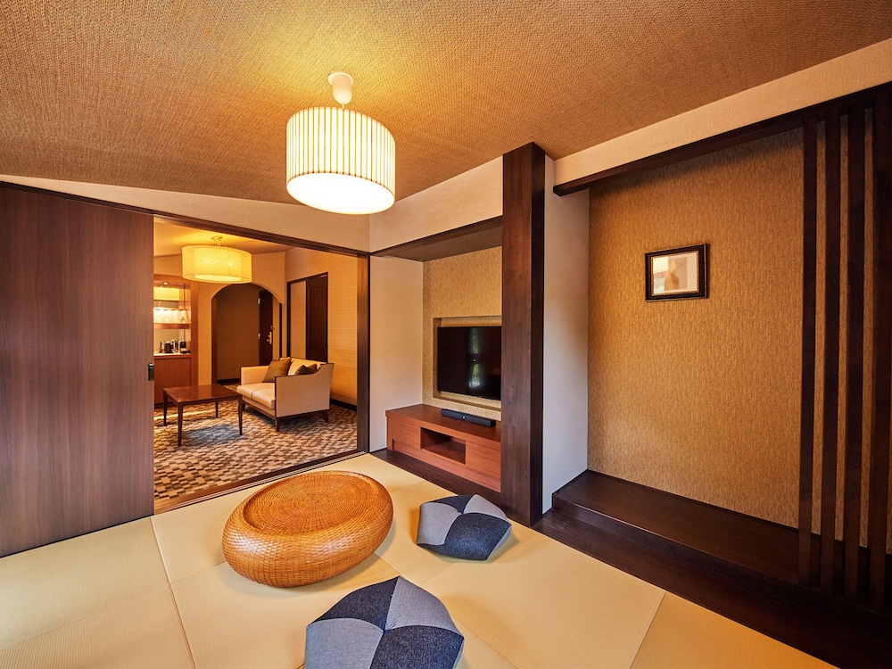 Premium Twin Room with Tatami Space, Non Smoking (Provides Futon at 3 or more guests usage)