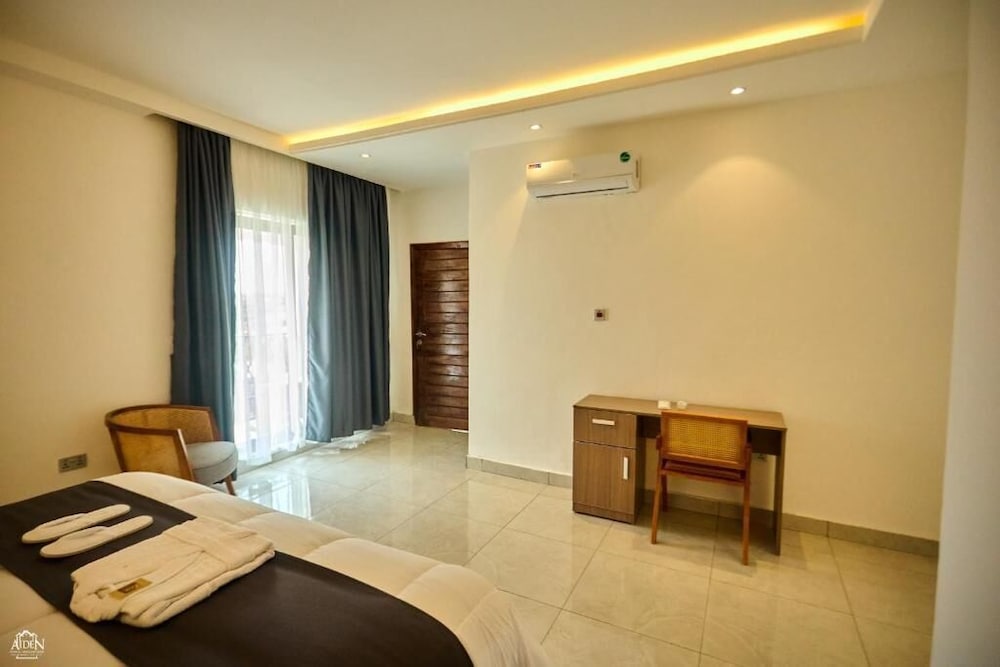 Executive Suite, City View photo 2