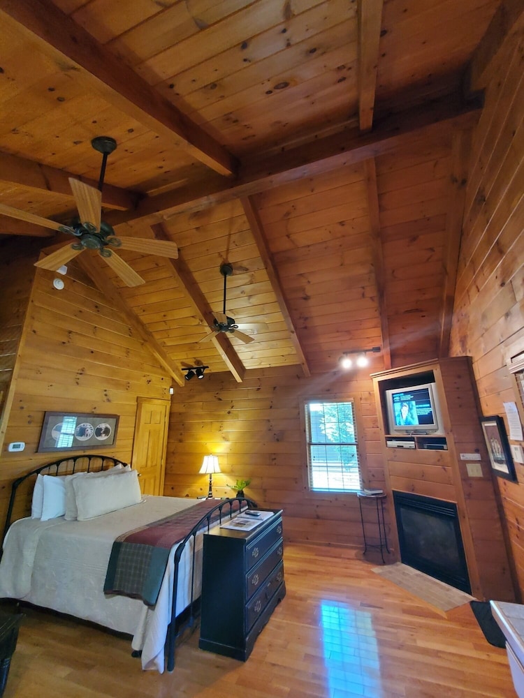 Cabin, 1 Queen Bed (295: Trails End) photo 1