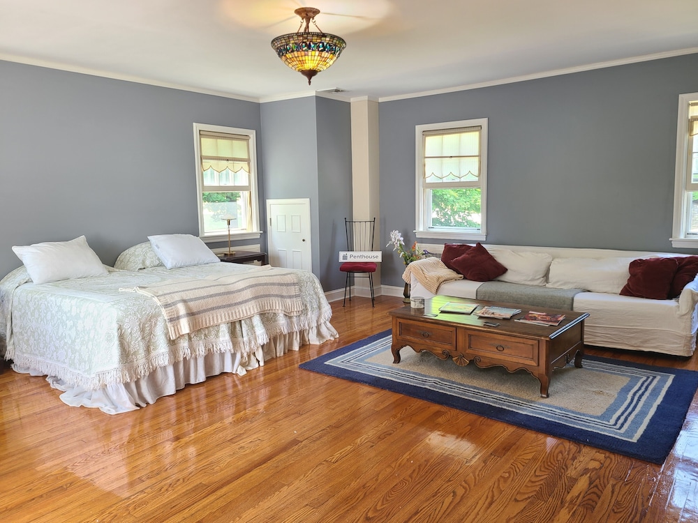Penthouse Suite At Cozy Homeva