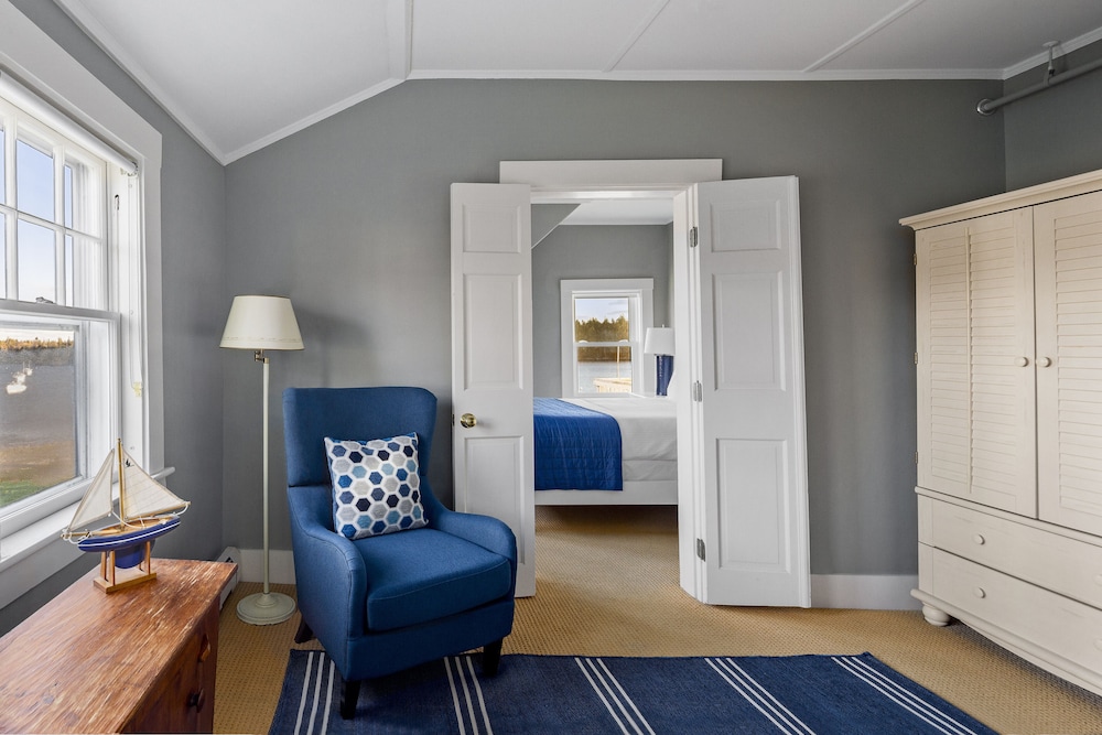 Outer Harbor View Suite (1, 3, 5, 7) photo 2
