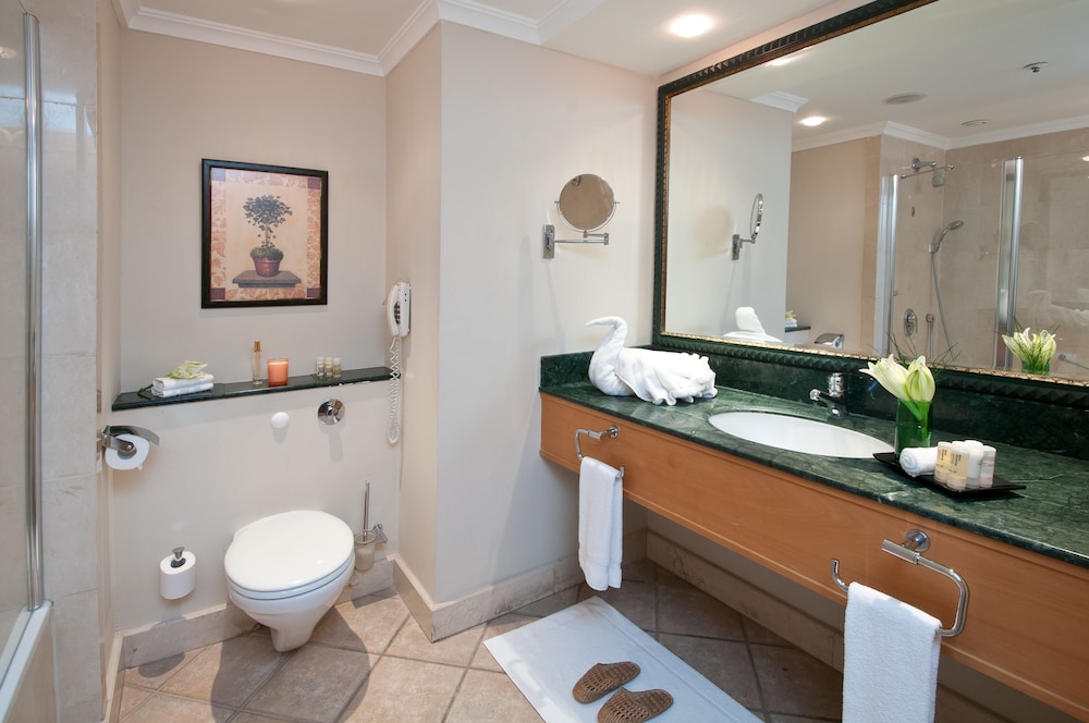 Deluxe Suite, with Partial Sea View photo 2