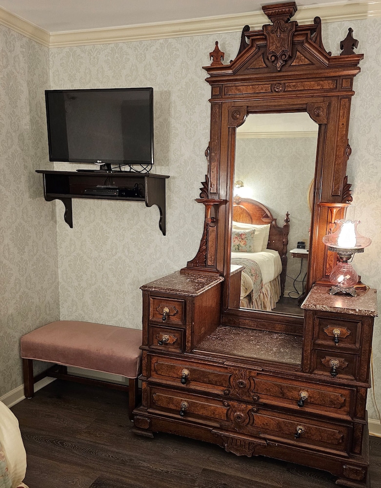Concierge Efficiency Suite (Adults Only)