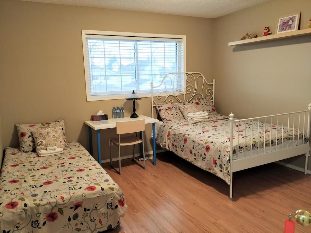 Economy Triple Room (1 Double Bed and 1 Twin Bed) photo 1