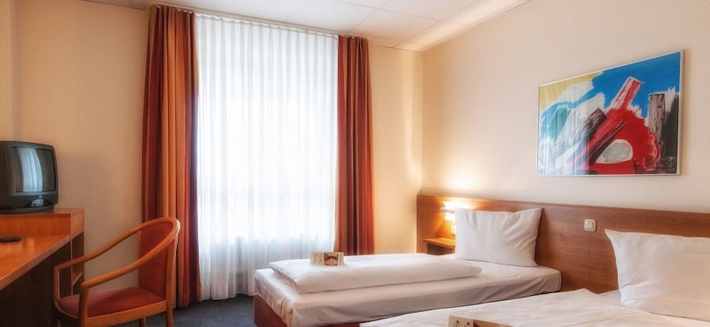 Standard Room, 2 Twin Beds photo 1