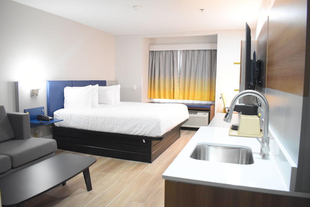 Suite, 1 King Bed, Accessible, Non Smoking (Bathtub w/ Grab Bars) photo 2