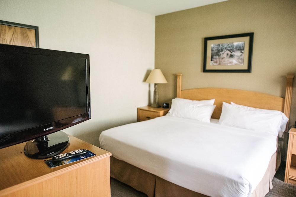 Suite, 2 Queen Beds, Mountain View
