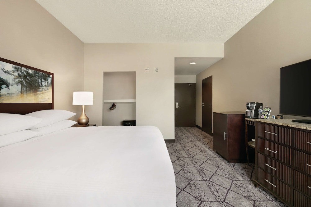 Junior Suite, 1 King Bed, Ground Floor (2 Room) - Photo 4