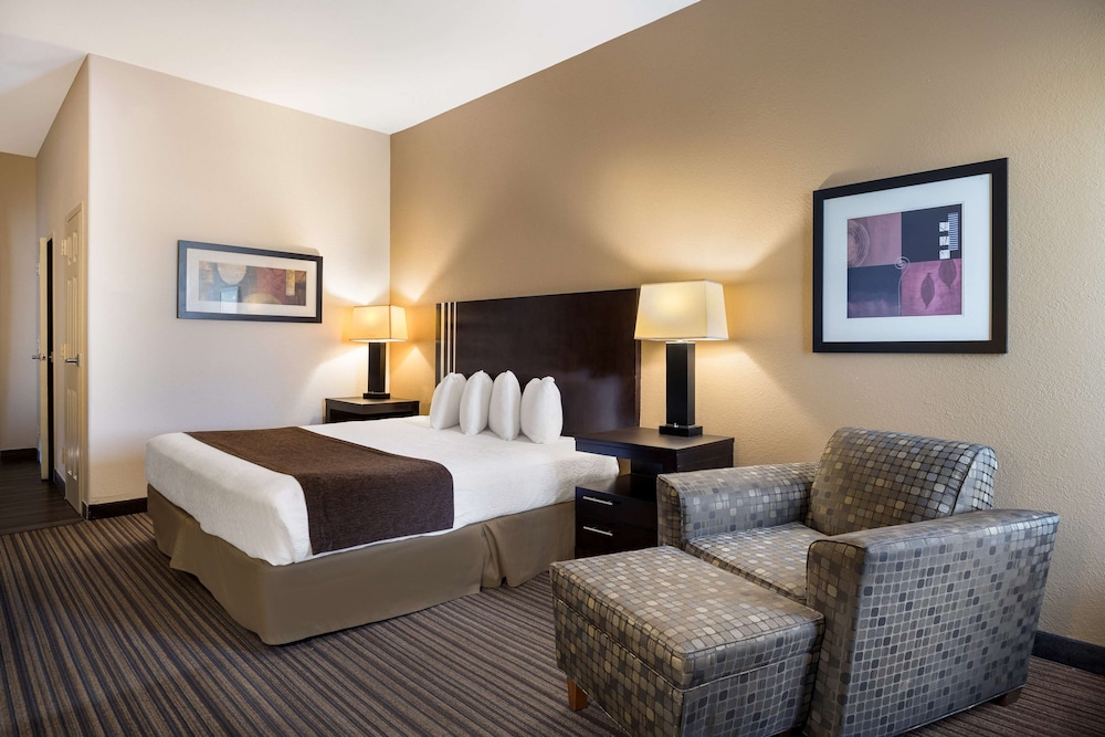 Standard Room, 1 King Bed, Bathtub photo 1