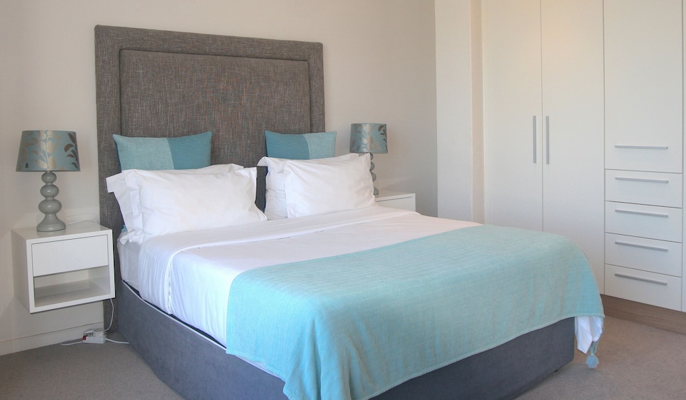 Luxury Two-Bedroom Apartment - Photo 16