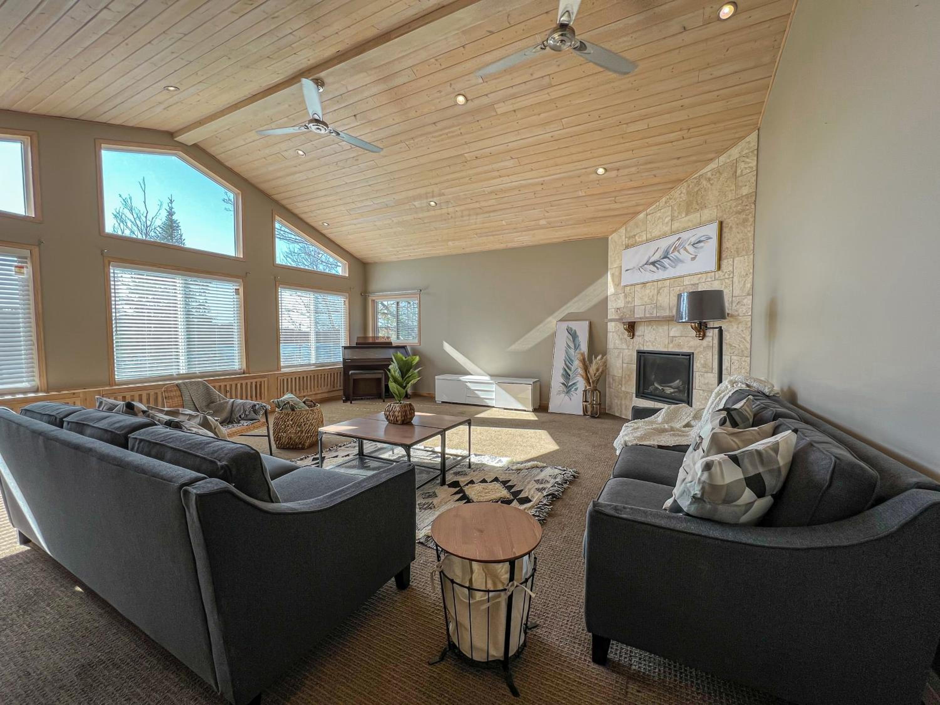 Five-Bedroom House photo 2