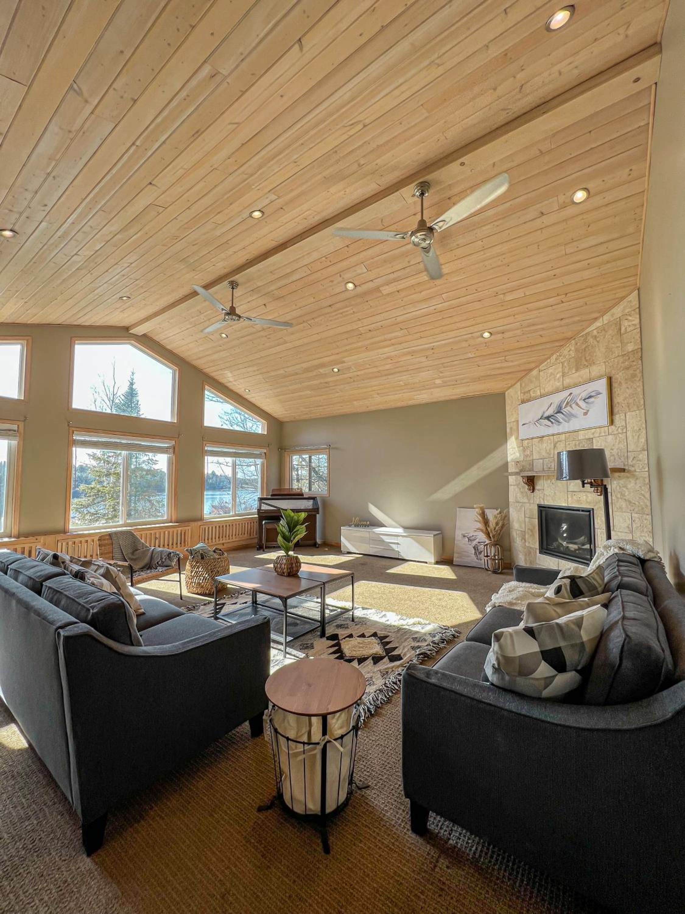 Five-Bedroom House photo 3