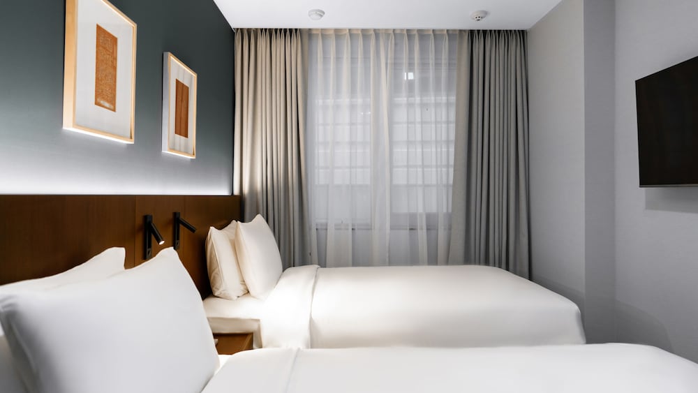 Standard Twin Room - Photo 2
