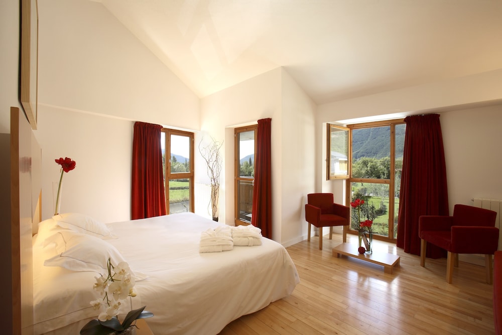 Superior Room, Jetted Tub