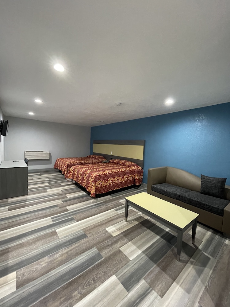 Room, 2 Queen Beds photo 1