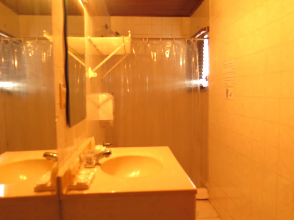 Family Room, Multiple Beds, Ensuite, Tower photo 3