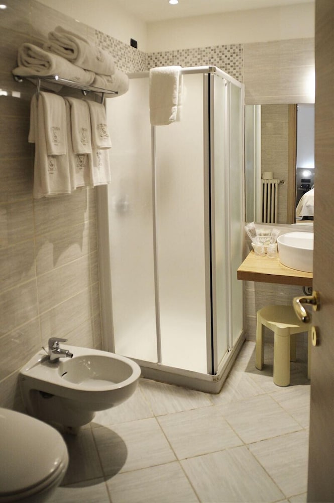 Superior Double or Twin Room, 1 Queen Bed photo 3