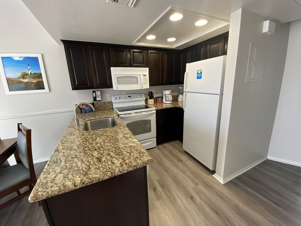 Condo, 2 Bedrooms, Kitchen photo 3